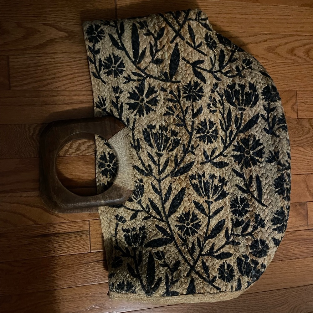 Barely used Tote which is great for beach/pool!